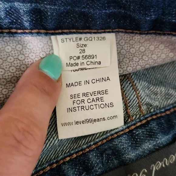 Level 99 Raw Hem Cutoff Jean Shorts - Picture 6 of 7